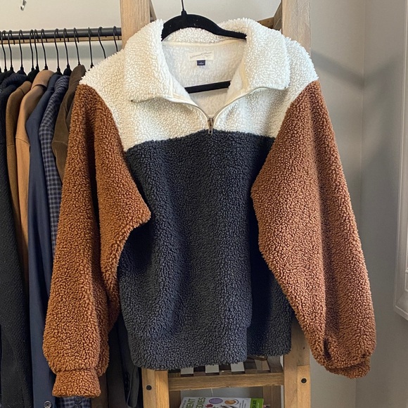 Universal Thread Zip Up - Picture 1 of 3
